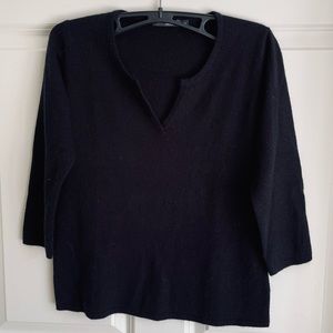 Black v-neck 3/4 sleeve sweater